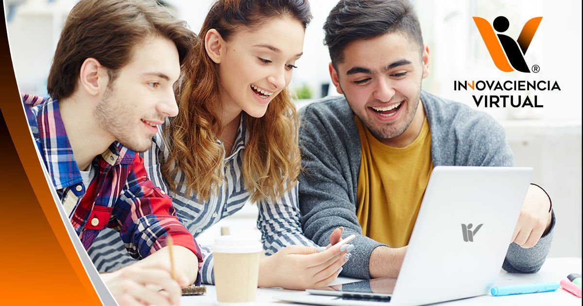 Grupo de estudiantes de posgrado con una laptop